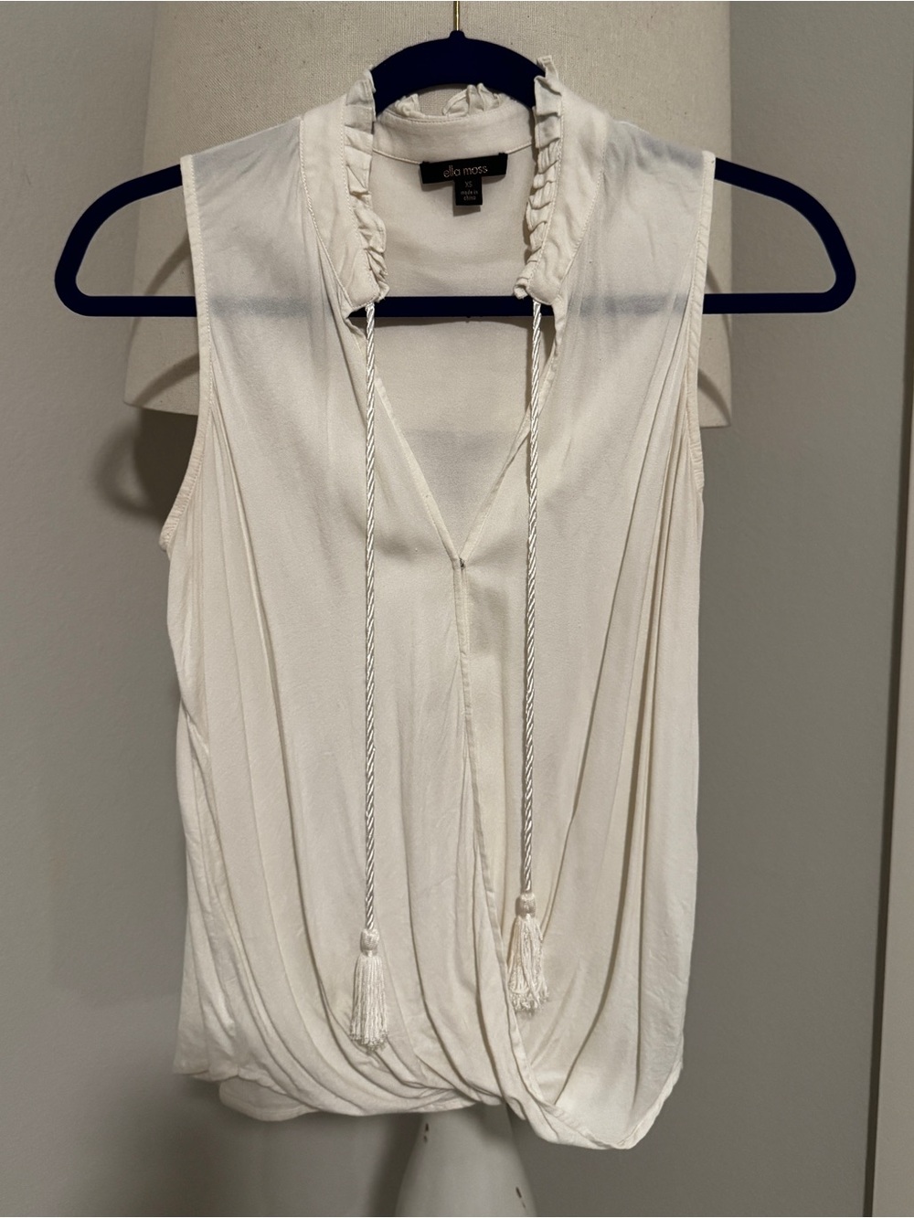 Ella Moss White Sleeveless Tassel V-Neck Camisole